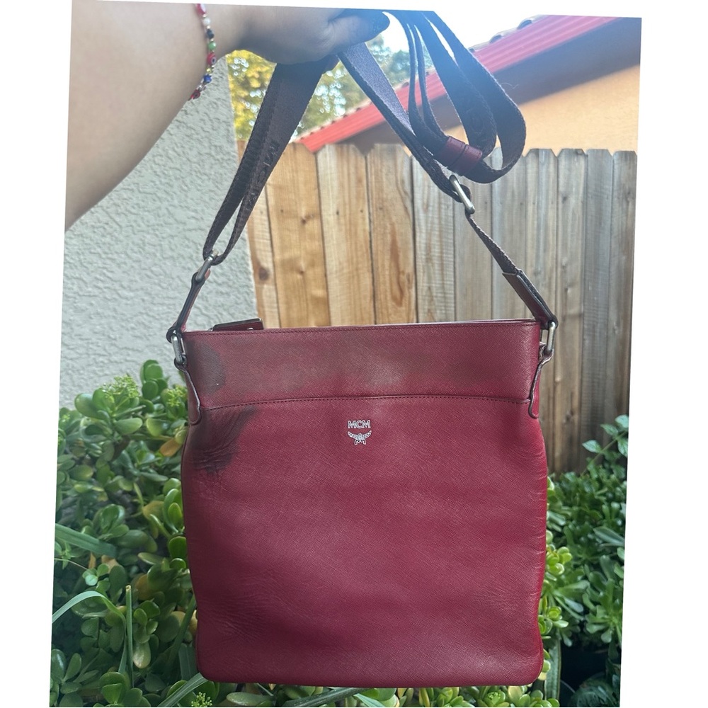 MCM Burgundy Leather Shoulder Bag - discoloration main flaw